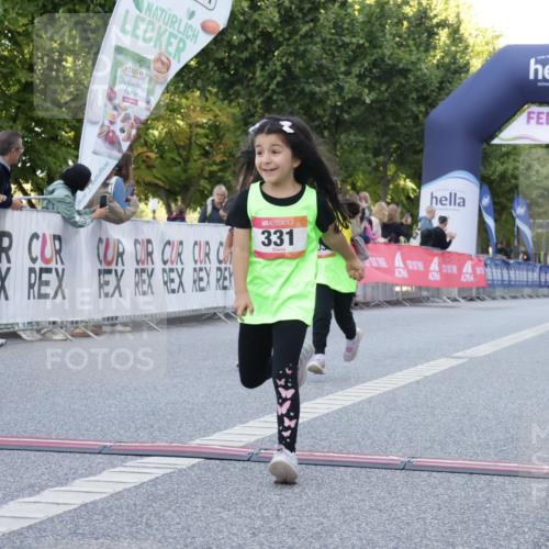 06.09.2026 - CURREX Alsterlauf Yannick Fuchs http://msf.ph/oto/10228844 06.09.2026 10:55:56 Ziel 245, 331, 366, 373, 395, 403 meine-sportfotos.de
