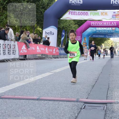 06.09.2026 - CURREX Alsterlauf Yannick Fuchs http://msf.ph/oto/10228849 06.09.2026 10:56:00 Ziel 245, 331, 373, 375, 395, 403 meine-sportfotos.de