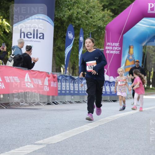 06.09.2026 - CURREX Alsterlauf Yannick Fuchs http://msf.ph/oto/10228853 06.09.2026 10:56:04 Ziel 331, 373, 375, 403 meine-sportfotos.de