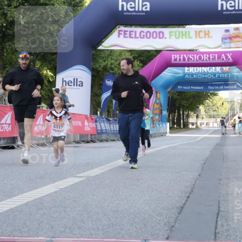 06.09.2026 - CURREX Alsterlauf Yannick Fuchs http://msf.ph/oto/10228875 06.09.2026 10:56:17 Ziel 152, 271, 450, 8168 meine-sportfotos.de