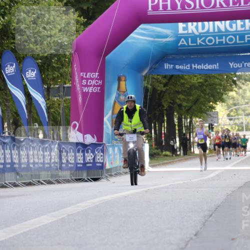 06.09.2026 - CURREX Alsterlauf Yannick Fuchs http://msf.ph/oto/10228894 06.09.2026 11:03:33 Ziel  meine-sportfotos.de