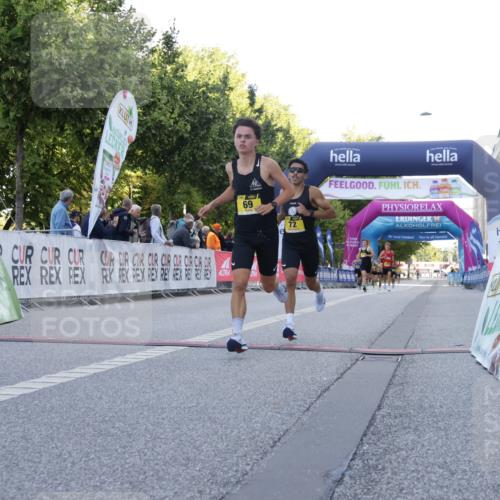 06.09.2026 - CURREX Alsterlauf Yannick Fuchs http://msf.ph/oto/10228948 06.09.2026 11:04:11 Ziel 55, 56, 66, 68, 69, 72, 76, 81, 90 meine-sportfotos.de