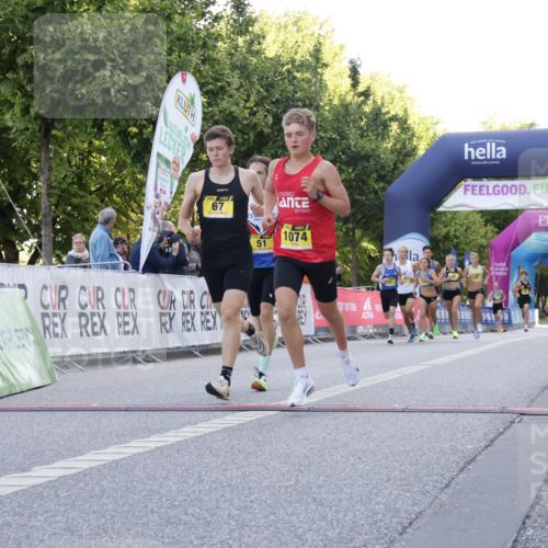 06.09.2026 - CURREX Alsterlauf Yannick Fuchs http://msf.ph/oto/10228959 06.09.2026 11:04:18 Ziel 51, 53, 59, 67, 69, 72, 77, 83, 85, 88, 1074 meine-sportfotos.de