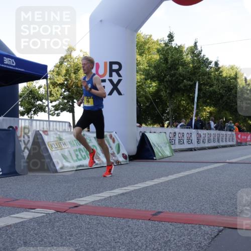 06.09.2026 - CURREX Alsterlauf Yannick Fuchs http://msf.ph/oto/10229051 06.09.2026 11:07:26 Ziel 56, 66, 68, 76, 81 meine-sportfotos.de