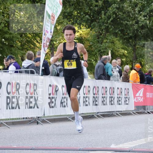 06.09.2026 - CURREX Alsterlauf Yannick Fuchs http://msf.ph/oto/10229057 06.09.2026 11:07:32 Ziel 55, 56, 66, 69, 81, 90 meine-sportfotos.de