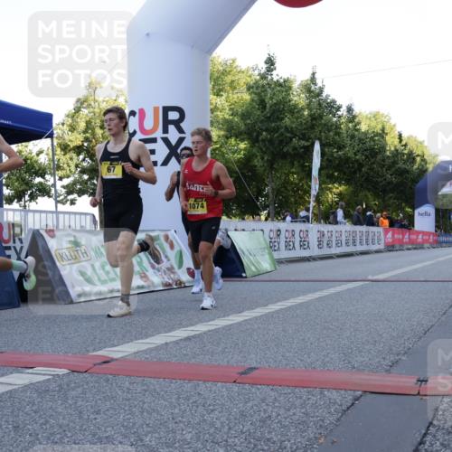 06.09.2026 - CURREX Alsterlauf Yannick Fuchs http://msf.ph/oto/10229067 06.09.2026 11:07:42 Ziel 51, 67, 72, 1074 meine-sportfotos.de