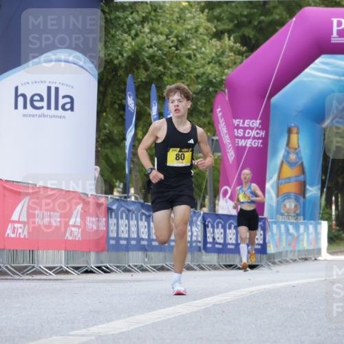 06.09.2026 - CURREX Alsterlauf Yannick Fuchs http://msf.ph/oto/10229089 06.09.2026 11:08:09 Ziel 80 meine-sportfotos.de