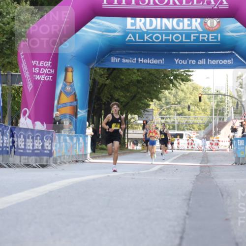 06.09.2026 - CURREX Alsterlauf Yannick Fuchs http://msf.ph/oto/10229131 06.09.2026 11:15:58 Ziel  meine-sportfotos.de