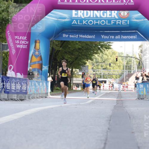 06.09.2026 - CURREX Alsterlauf Yannick Fuchs http://msf.ph/oto/10229132 06.09.2026 11:15:58 Ziel  meine-sportfotos.de