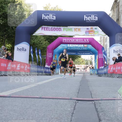 06.09.2026 - CURREX Alsterlauf Yannick Fuchs http://msf.ph/oto/10229142 06.09.2026 11:16:10 Ziel 80, 86 meine-sportfotos.de