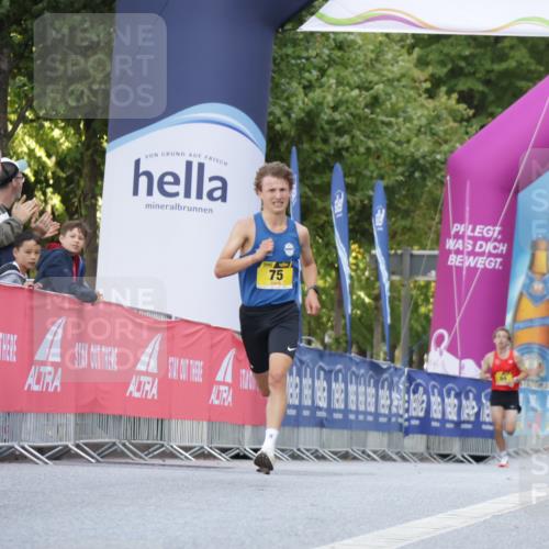 06.09.2026 - CURREX Alsterlauf Yannick Fuchs http://msf.ph/oto/10229180 06.09.2026 11:16:27 Ziel 70, 75, 87 meine-sportfotos.de