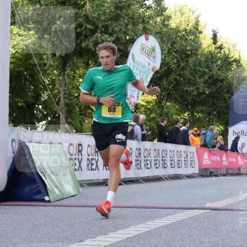 06.09.2026 - CURREX Alsterlauf Yannick Fuchs http://msf.ph/oto/10229273 06.09.2026 11:17:48 Ziel 51, 56, 67, 68 meine-sportfotos.de
