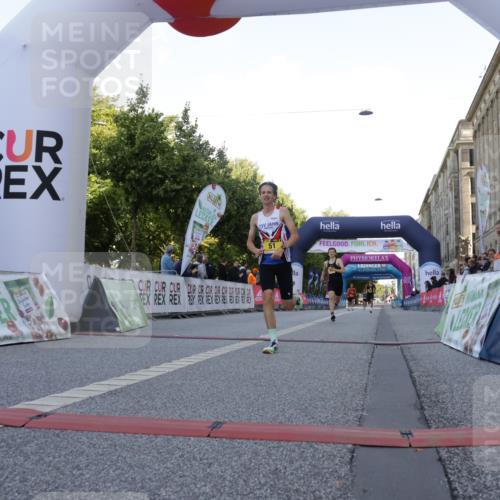 06.09.2026 - CURREX Alsterlauf Yannick Fuchs http://msf.ph/oto/10229281 06.09.2026 11:17:51 Ziel 51, 67, 68, 72 meine-sportfotos.de