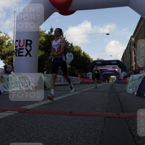 06.09.2026 - CURREX Alsterlauf Yannick Fuchs http://msf.ph/oto/10229285 06.09.2026 11:17:51 Ziel 51, 67, 68, 72 meine-sportfotos.de