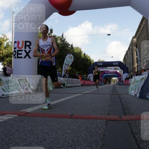 06.09.2026 - CURREX Alsterlauf Yannick Fuchs http://msf.ph/oto/10229286 06.09.2026 11:17:51 Ziel 51, 67, 68, 72 meine-sportfotos.de
