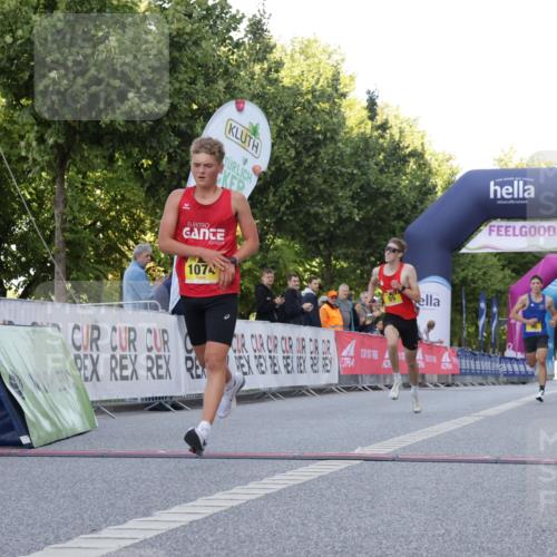 06.09.2026 - CURREX Alsterlauf Yannick Fuchs http://msf.ph/oto/10229298 06.09.2026 11:17:58 Ziel 51, 55, 67, 72, 90, 1074 meine-sportfotos.de