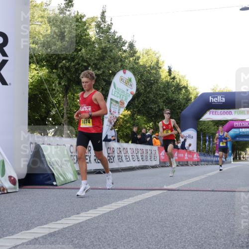 06.09.2026 - CURREX Alsterlauf Yannick Fuchs http://msf.ph/oto/10229300 06.09.2026 11:17:58 Ziel 51, 55, 67, 72, 90, 1074 meine-sportfotos.de