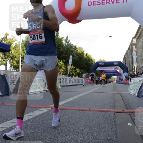 06.09.2026 - CURREX Alsterlauf Yannick Fuchs http://msf.ph/oto/10229468 06.09.2026 11:45:50 Ziel 1148, 1163, 1166, 1167, 1296, 1300, 1308, 1309, 5016, 8285 meine-sportfotos.de