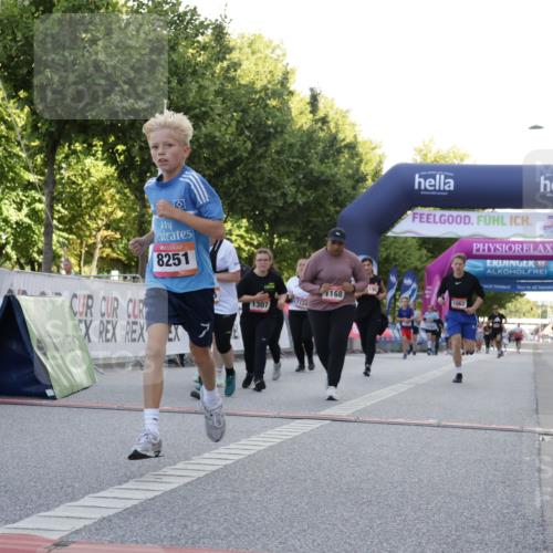 06.09.2026 - CURREX Alsterlauf Yannick Fuchs http://msf.ph/oto/10229505 06.09.2026 11:46:09 Ziel 1032, 1035, 1056, 1062, 1071, 1103, 1134, 1145, 1150, 1168, 1196, 1211, 1298, 1305, 1307, 3755, 8251, 8346 meine-sportfotos.de