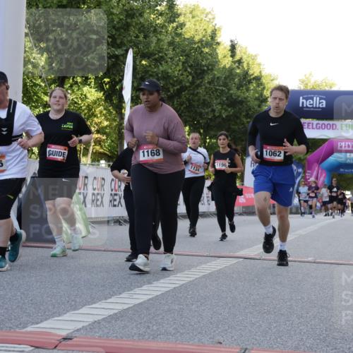 06.09.2026 - CURREX Alsterlauf Yannick Fuchs http://msf.ph/oto/10229510 06.09.2026 11:46:11 Ziel 1032, 1035, 1062, 1071, 1103, 1134, 1145, 1168, 1196, 1211, 1298, 1305, 1307, 8251, 8346 meine-sportfotos.de