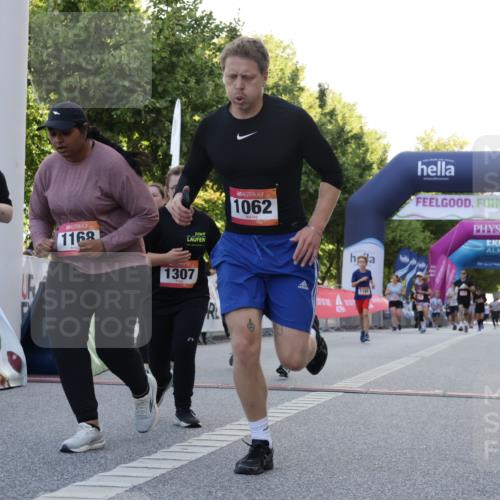 06.09.2026 - CURREX Alsterlauf Yannick Fuchs http://msf.ph/oto/10229512 06.09.2026 11:46:12 Ziel 1032, 1062, 1071, 1103, 1134, 1145, 1162, 1168, 1196, 1211, 1307, 8251, 8346 meine-sportfotos.de