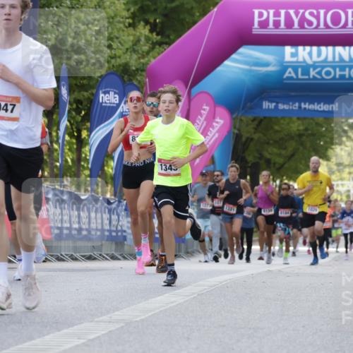 06.09.2026 - CURREX Alsterlauf Yannick Fuchs http://msf.ph/oto/10229573 06.09.2026 11:47:02 Ziel 1001, 1046, 1109, 1110, 1173, 8047, 8208 meine-sportfotos.de