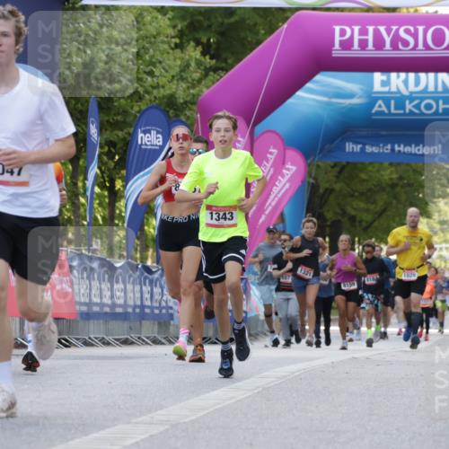 06.09.2026 - CURREX Alsterlauf Yannick Fuchs http://msf.ph/oto/10229574 06.09.2026 11:47:02 Ziel 1001, 1046, 1109, 1110, 1173, 8047, 8208 meine-sportfotos.de