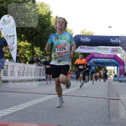 06.09.2026 - CURREX Alsterlauf Yannick Fuchs http://msf.ph/oto/10229621 06.09.2026 11:48:03 Ziel 1037, 1038, 1098, 1114, 1115, 1225, 1281, 1310, 1334, 8018 meine-sportfotos.de