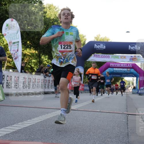 06.09.2026 - CURREX Alsterlauf Yannick Fuchs http://msf.ph/oto/10229622 06.09.2026 11:48:03 Ziel 1037, 1038, 1098, 1114, 1115, 1225, 1281, 1310, 1334, 8018 meine-sportfotos.de