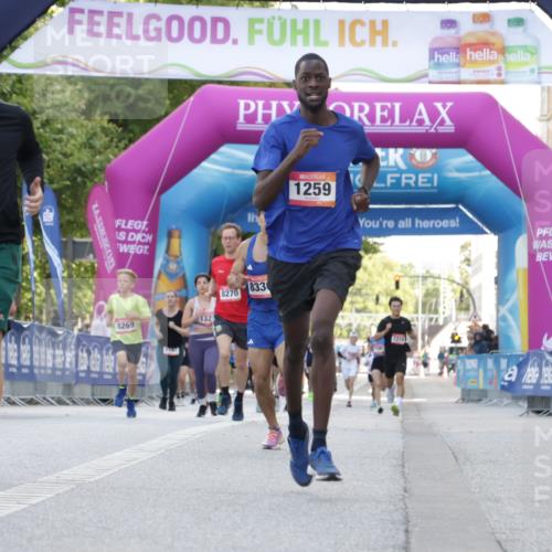 06.09.2026 - CURREX Alsterlauf Yannick Fuchs http://msf.ph/oto/10229630 06.09.2026 11:48:09 Ziel 1114, 1115, 1191, 1192, 1225, 1259, 1289, 1306, 1310, 1322, 1323, 1334, 8028, 8336 meine-sportfotos.de