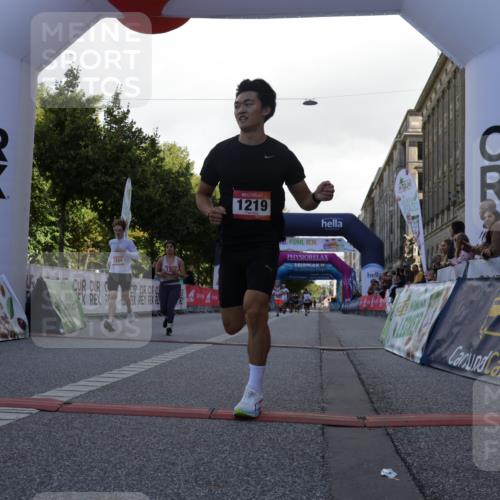 06.09.2026 - CURREX Alsterlauf Yannick Fuchs http://msf.ph/oto/10229640 06.09.2026 11:48:21 Ziel 1104, 1190, 1219, 1244, 1291, 1325, 1332, 8269, 8270 meine-sportfotos.de