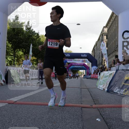 06.09.2026 - CURREX Alsterlauf Yannick Fuchs http://msf.ph/oto/10229641 06.09.2026 11:48:21 Ziel 1104, 1190, 1219, 1244, 1291, 1325, 1332, 8269, 8270 meine-sportfotos.de