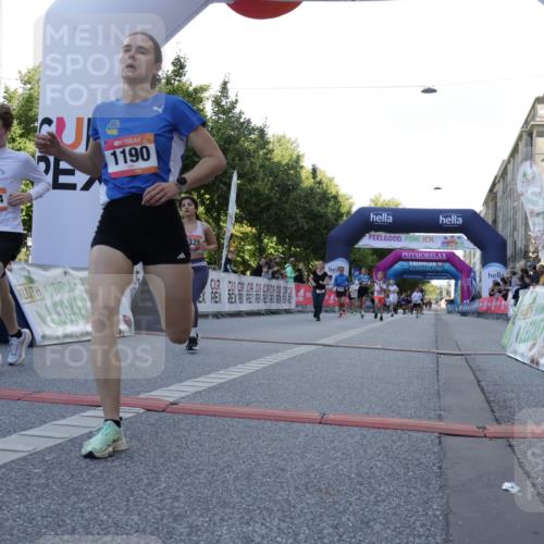 06.09.2026 - CURREX Alsterlauf Yannick Fuchs http://msf.ph/oto/10229644 06.09.2026 11:48:22 Ziel 1040, 1104, 1147, 1190, 1219, 1244, 1291, 1325, 1332, 8269, 8270 meine-sportfotos.de