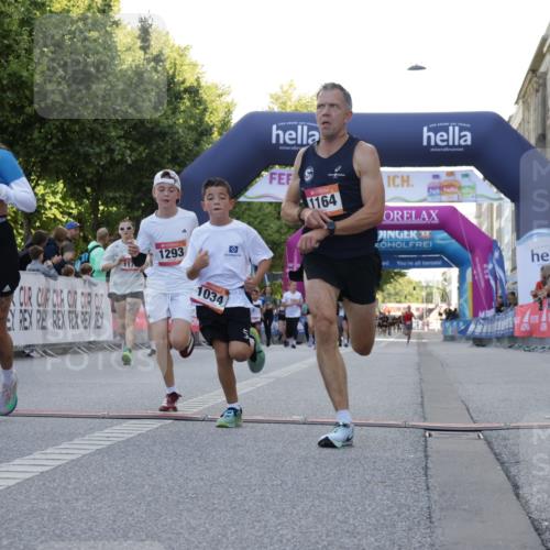 06.09.2026 - CURREX Alsterlauf Yannick Fuchs http://msf.ph/oto/10229656 06.09.2026 11:48:29 Ziel 1034, 1040, 1147, 1164, 1170, 1244, 1293, 1325, 8239, 8240 meine-sportfotos.de