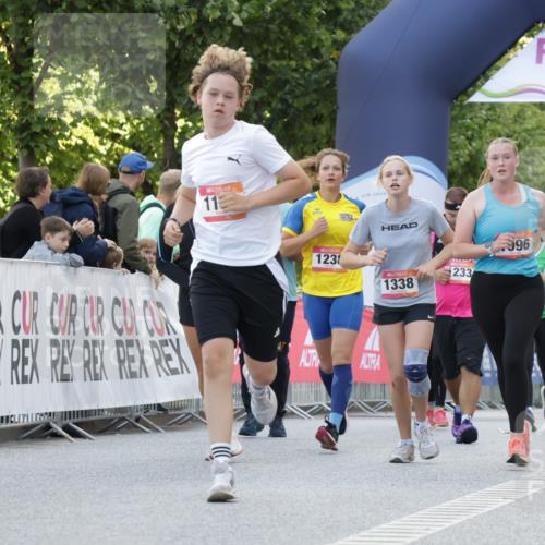 06.09.2026 - CURREX Alsterlauf Yannick Fuchs http://msf.ph/oto/10229682 06.09.2026 11:48:45 Ziel 1005, 1073, 1096, 1097, 1184, 1185, 1222, 1231, 1238, 1247, 1260, 1265, 1272, 1280, 1337, 1338, 8110, 8155 meine-sportfotos.de