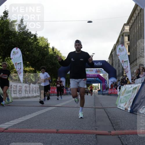 06.09.2026 - CURREX Alsterlauf Yannick Fuchs http://msf.ph/oto/10229709 06.09.2026 11:48:57 Ziel 1013, 1066, 1233, 1238, 1243, 1250, 1273, 1275, 1276, 1326, 1338, 8347 meine-sportfotos.de