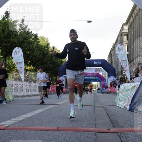 06.09.2026 - CURREX Alsterlauf Yannick Fuchs http://msf.ph/oto/10229710 06.09.2026 11:48:57 Ziel 1013, 1066, 1233, 1238, 1243, 1250, 1273, 1275, 1276, 1326, 1338, 8347 meine-sportfotos.de