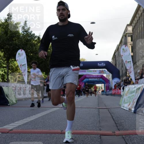 06.09.2026 - CURREX Alsterlauf Yannick Fuchs http://msf.ph/oto/10229713 06.09.2026 11:48:57 Ziel 1013, 1066, 1233, 1238, 1243, 1250, 1273, 1275, 1276, 1326, 1338, 8347 meine-sportfotos.de