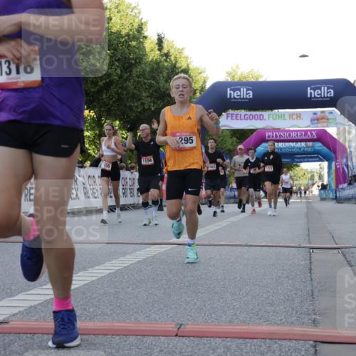 06.09.2026 - CURREX Alsterlauf Yannick Fuchs http://msf.ph/oto/10229740 06.09.2026 11:49:12 Ziel 1063, 1078, 1142, 1155, 1156, 1213, 1214, 1295, 1318, 8042, 8103, 8261 meine-sportfotos.de