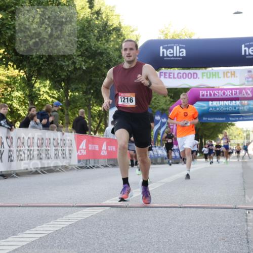 06.09.2026 - CURREX Alsterlauf Yannick Fuchs http://msf.ph/oto/10229771 06.09.2026 11:49:23 Ziel 1060, 1072, 1078, 1172, 1213, 1216, 1267, 1284, 1285, 1286, 1288, 1294, 8245 meine-sportfotos.de