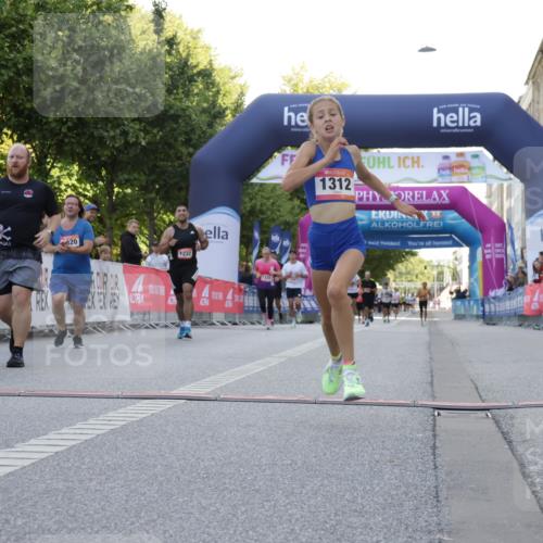 06.09.2026 - CURREX Alsterlauf Yannick Fuchs http://msf.ph/oto/10229790 06.09.2026 11:49:29 Ziel 1060, 1172, 1216, 1232, 1267, 1312, 1320, 8267 meine-sportfotos.de