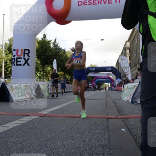 06.09.2026 - CURREX Alsterlauf Yannick Fuchs http://msf.ph/oto/10229796 06.09.2026 11:49:30 Ziel 1060, 1216, 1232, 1267, 1312, 1320, 8267 meine-sportfotos.de