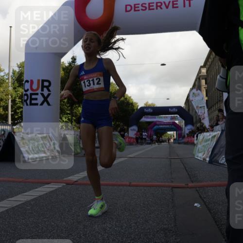 06.09.2026 - CURREX Alsterlauf Yannick Fuchs http://msf.ph/oto/10229798 06.09.2026 11:49:31 Ziel 1060, 1232, 1267, 1312, 1320, 8267 meine-sportfotos.de