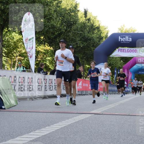 06.09.2026 - CURREX Alsterlauf Yannick Fuchs http://msf.ph/oto/10229810 06.09.2026 11:49:38 Ziel 1232, 1249, 1251, 1320, 1328, 1339, 8185, 8267 meine-sportfotos.de