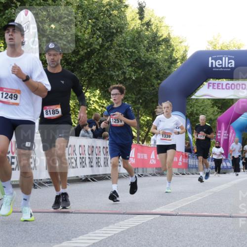 06.09.2026 - CURREX Alsterlauf Yannick Fuchs http://msf.ph/oto/10229812 06.09.2026 11:49:39 Ziel 1012, 1163, 1232, 1249, 1251, 1320, 1328, 1339, 8185 meine-sportfotos.de