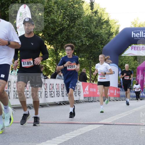 06.09.2026 - CURREX Alsterlauf Yannick Fuchs http://msf.ph/oto/10229814 06.09.2026 11:49:40 Ziel 1012, 1163, 1232, 1249, 1251, 1320, 1328, 1339, 8185 meine-sportfotos.de