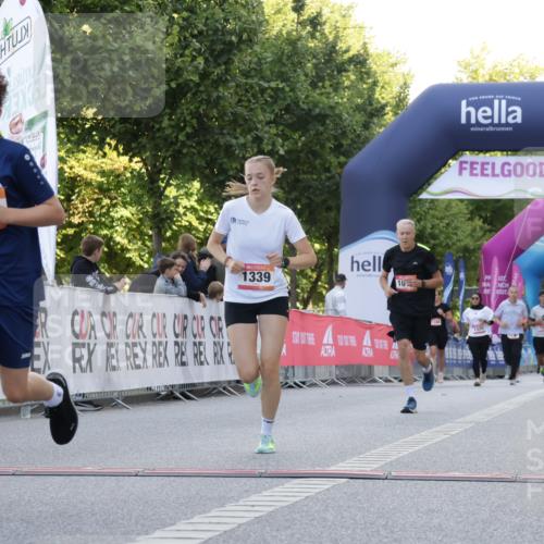 06.09.2026 - CURREX Alsterlauf Yannick Fuchs http://msf.ph/oto/10229817 06.09.2026 11:49:41 Ziel 1012, 1163, 1232, 1249, 1251, 1328, 1339, 8185 meine-sportfotos.de