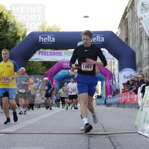 06.09.2026 - CURREX Alsterlauf Yannick Fuchs http://msf.ph/oto/10229865 06.09.2026 11:50:12 Ziel 1031, 1062, 1228, 1229, 1248, 1341 meine-sportfotos.de