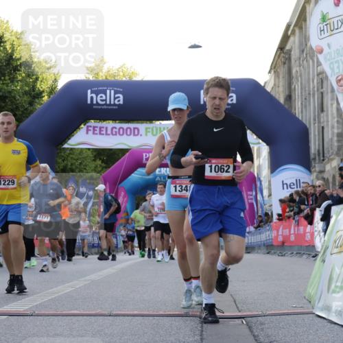 06.09.2026 - CURREX Alsterlauf Yannick Fuchs http://msf.ph/oto/10229866 06.09.2026 11:50:13 Ziel 1031, 1062, 1171, 1228, 1229, 1248, 1341 meine-sportfotos.de
