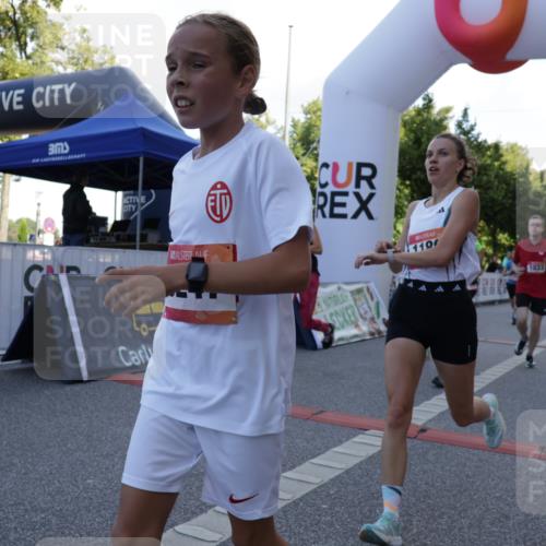 06.09.2026 - CURREX Alsterlauf Yannick Fuchs http://msf.ph/oto/10229898 06.09.2026 11:50:33 Ziel 1030, 1033, 1036, 1055, 1067, 1084, 1159, 1160, 1174, 1189, 1203, 1319, 1344, 8136, 8247 meine-sportfotos.de